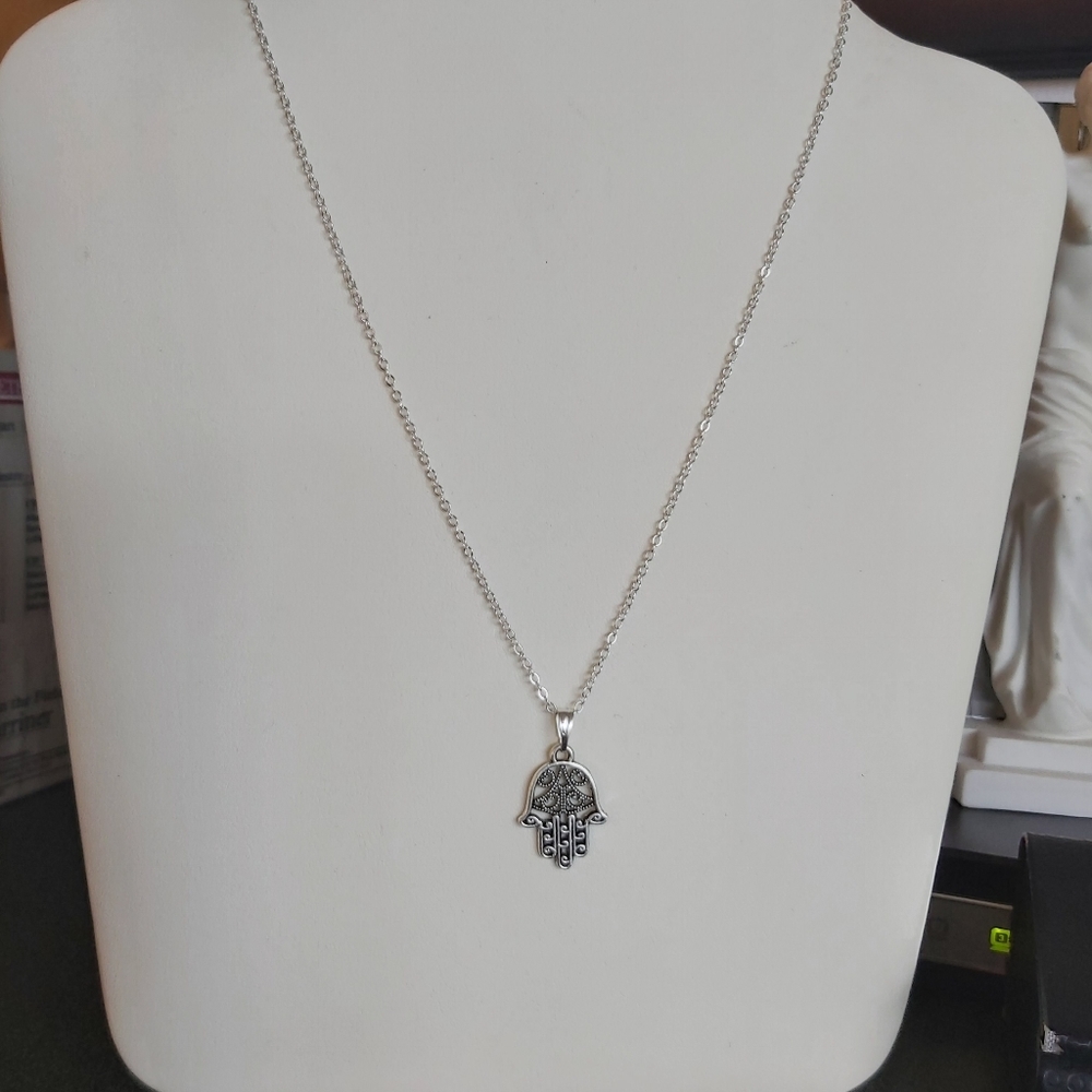 Phalm Hand Protector Necklace